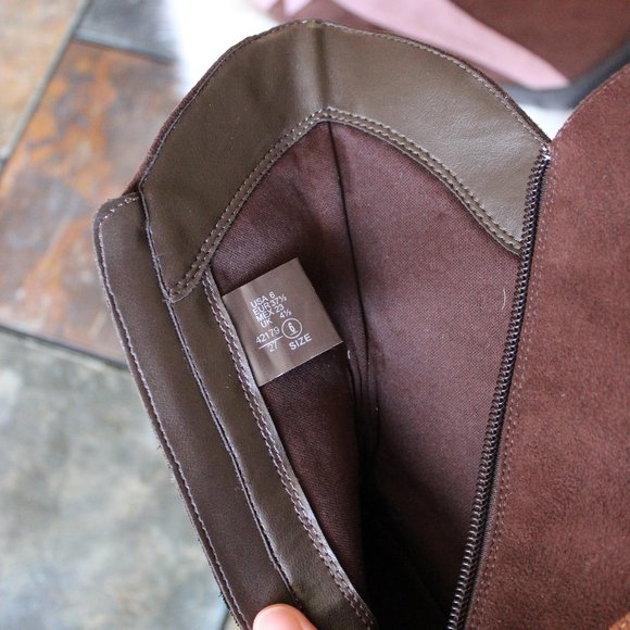 NWT -  HEELED SUEDE BOOT, size 6 - Picture 7 of 8